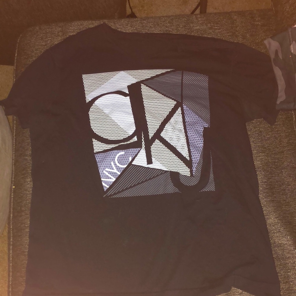 Calvin Klein V-Neck T-shirt Mens Medium